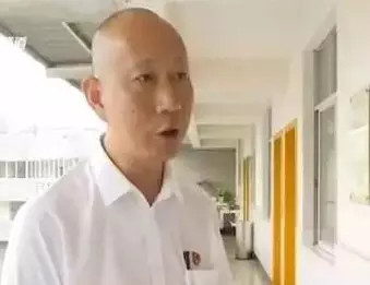 △黃師傅同事為他喝彩